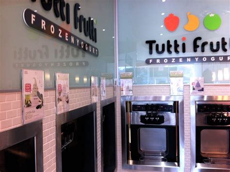 Froyo Love Tutti Frutti
