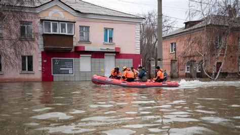 Inundaciones En Rusia Y Kazajstán Más De 100 000 Personas Evacuadas En