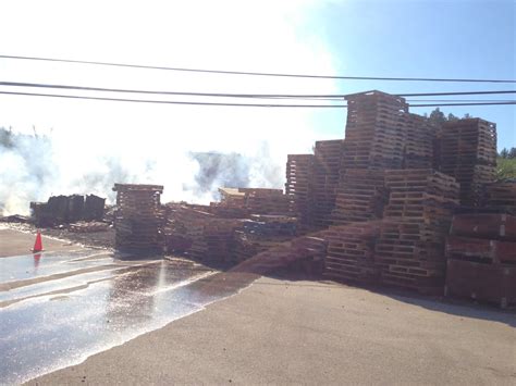 Pallet fire in Kelowna | Globalnews.ca