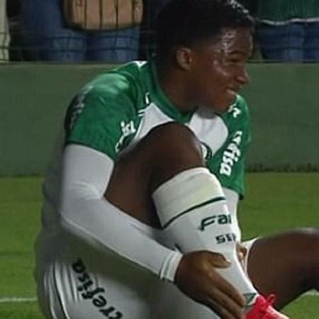 Palmeiras Endrick Leva Pancada E D Susto Antes Do Jogo Contra Goi S