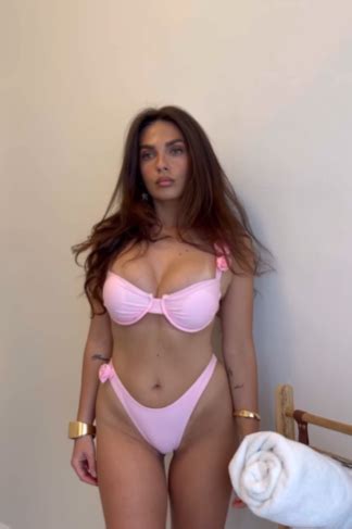 Beatrix Ramosaj tregon figurën e mrekullueshme në bikini në një video