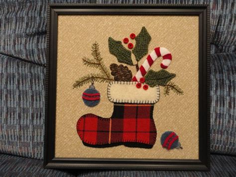 I combined two patterns to make this Christmas wool applique. | Christmas applique patterns ...