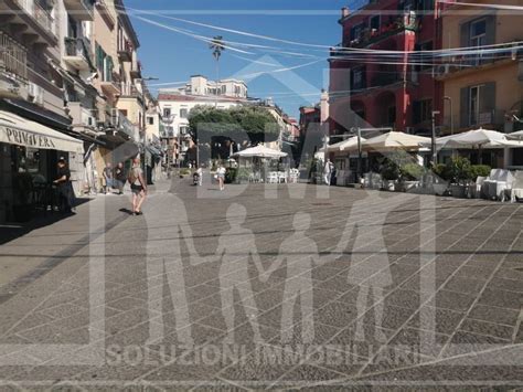 Locale Commerciale Corso Della Repubblica Pozzuoli Rif