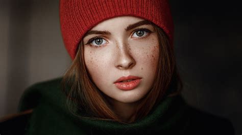 Open Mouth Women Hat Georgy Chernyadyev Freckles Model Green