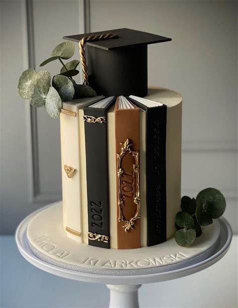 Pin By Aysanmis On Cake Graduation Cake Designs Graduation Cakes