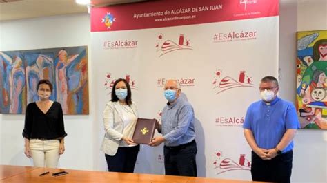 El Ayuntamiento De Alc Zar Y C Ritas Diocesana Renuevan El Convenio De