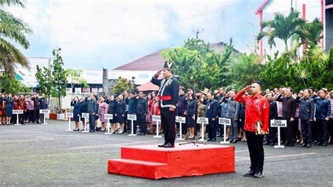 Pj Bupati Minahasa Jemmy Kumendong Pimpin Upacara Peringatan Hardiknas