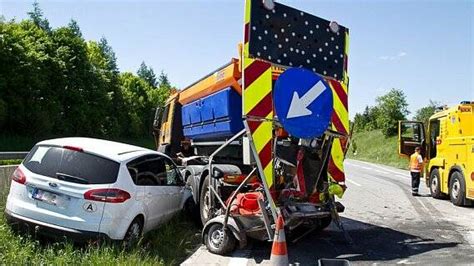 Wallersee Kilometerlanger Stau Nach Lkw Unfall Auf A Sn At