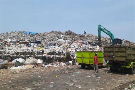 Warga Cilowong Protes Tumpukan Sampah Tpa Cipeucang Tangsel Jadi