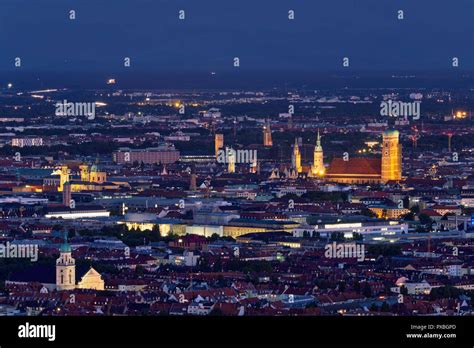 Munich skyline night hi-res stock photography and images - Alamy