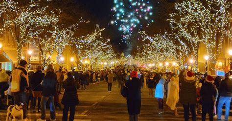 Get In The Christmas Spirit With These Iowa Light Displays