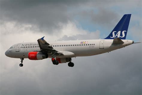 SAS Scandinavian Airlines Airbus A320 232 OY KAY 150403 AR Flickr