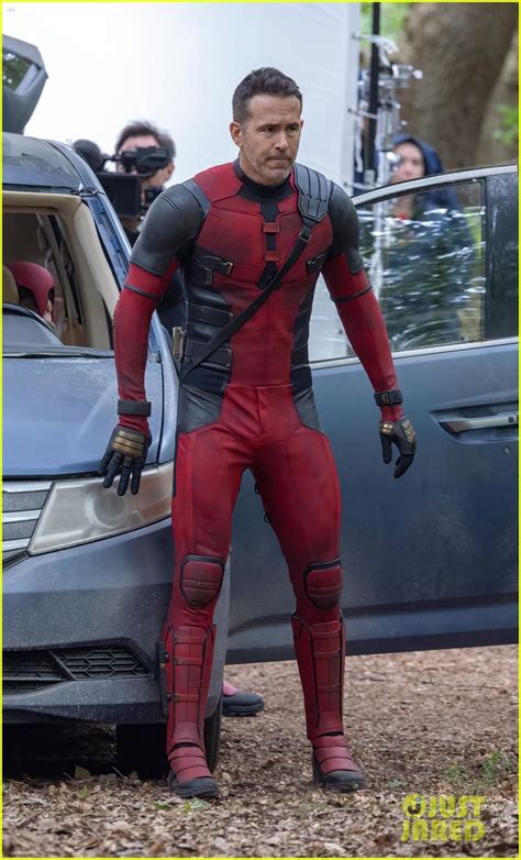 Photo: ryan reynolds on set of deadpool 3 for first time 12 | Photo ...