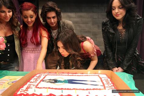 Victoria Justice On Set Of Victorious Surprise Birthday Party 07 Gotceleb