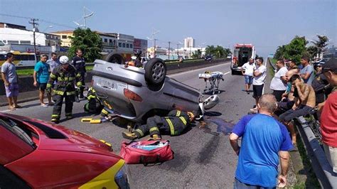 Motorista Perde Controle Capota Carro E Deixa Dois Feridos Em Praia