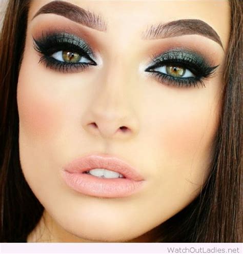 Green eye makeup for green eyes