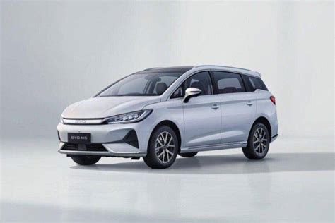 Lihat First Drive Byd M Mpv Listrik Penumpang Harga Menggiurkan Oto