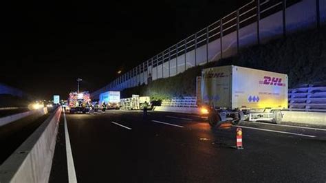 T Dlicher Unfall Auf A Bei Kassel Lkw Fahrer Stirbt Nach Panne