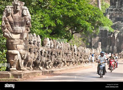 South Gate To Angkor Thom Angkor Unesco World Heritage Site Siem