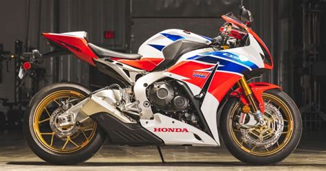 13 Honda Fireblade Versions That Are All About Speed