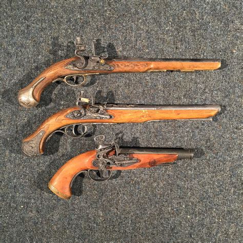 Early Flintlock Pistols- Replica (product code RFA048) - History in the ...