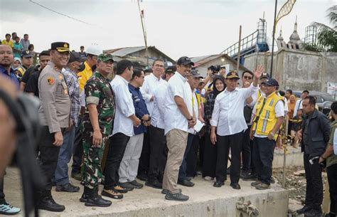 Menko Pmk Puji Bobby Nasution Atasi Kemiskinan Ekstrem