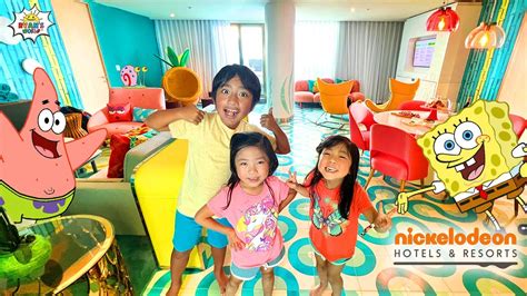 SpongeBob's House Pineapple Suite Nickelodeon Resort Tour! - Asia ...