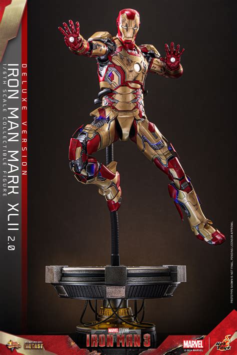 Hot Toys Iron Man Th Scale Iron Man Mark XLII Collectible Figure Deluxe Version