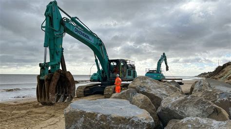 Hemsby Under Threat Village Loses More Beach To The Sea Bbc News