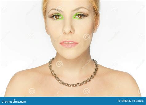 Belle Fille Blonde Avec Des Yeux En Vert Image Stock Image Du Artistique Regarder