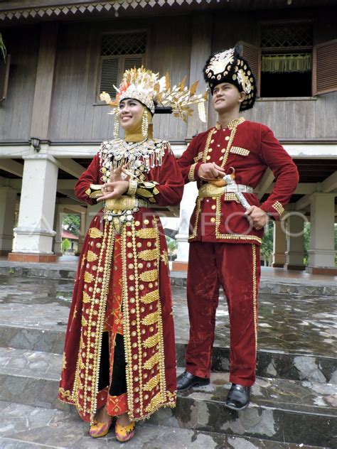 PAKAIAN ADAT GORONTALO ANTARA Foto