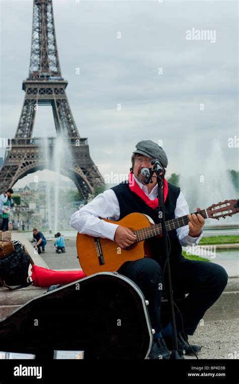 Parisian Entertainer Hi Res Stock Photography And Images Alamy