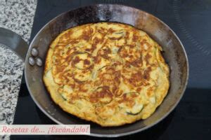 Cómo hacer tortilla de calabacín y cebolla Receta fácil y muy rica