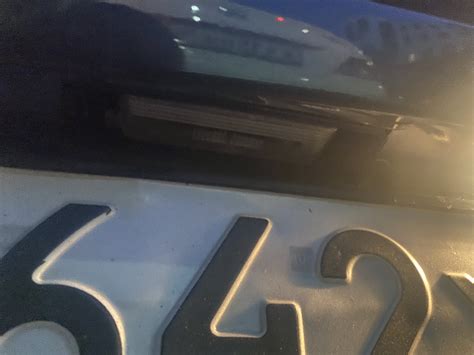 Замена лампочки подсветки номера сзади — Toyota RAV4 (III), 2,4 л, 2007 ...