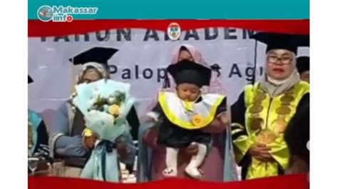 Bayi 4 Bulan Ini Gantikan Posisi Ibu Wisuda Di Kampus Kisah Dibaliknya