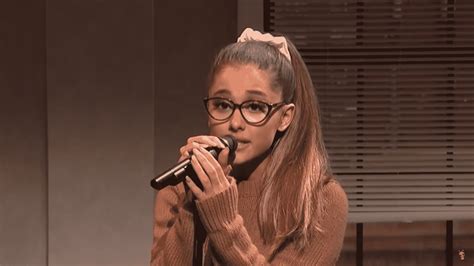 Snl Ariana Grande Imite à Merveille Britney Spears Rihanna Céline