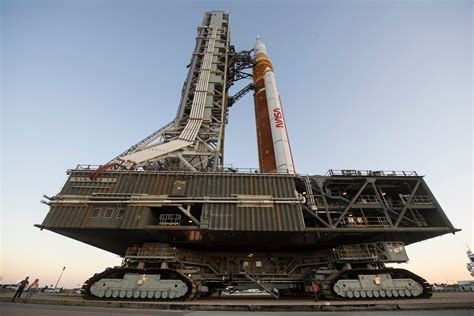 nasas moon rocket heads    launchpad ekathimerinicom