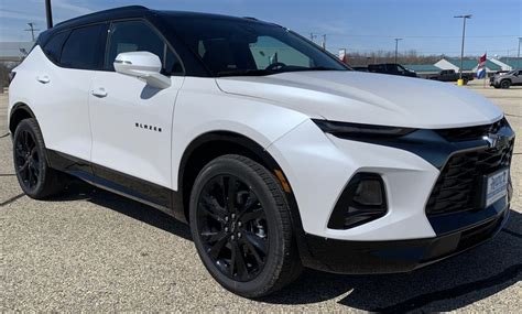 Chevy Blazer Rs In White Stylish New Car