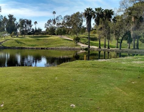 Live Music at Emerald Isle Golf Course | Oceanside Live Music Venues on GigTown