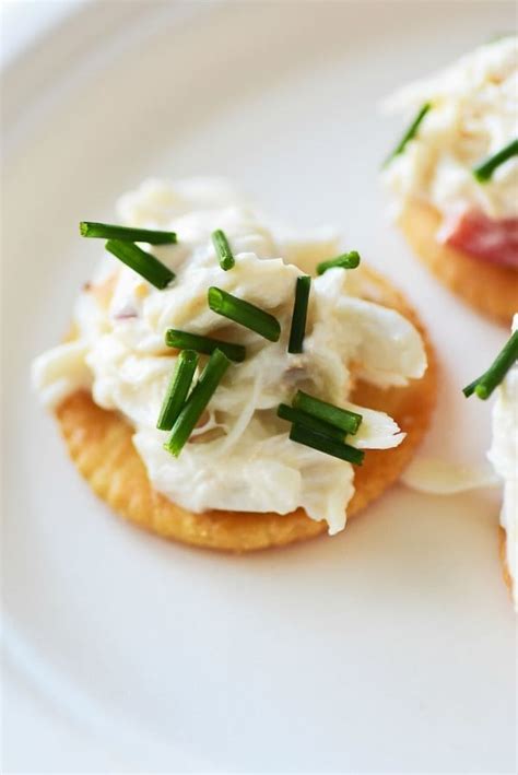 Real Crab Meat Salad Cracker Appetizer [So Easy and Delicious]