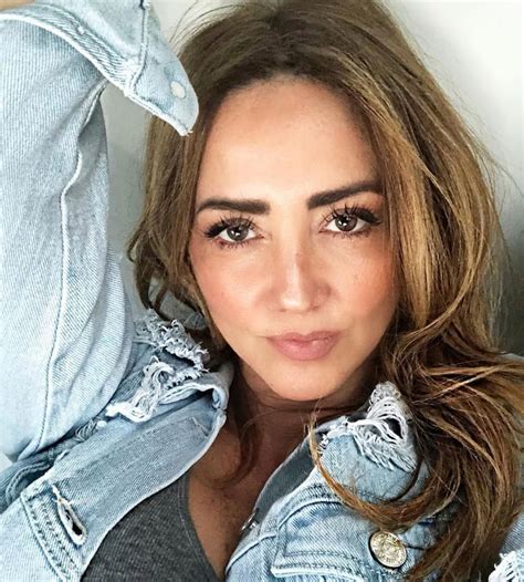 La Conductora Andrea Legarreta Presume Sus Piernas Con Sexy Foto