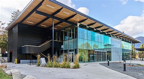 selkirk college student commons mass timber win project woodworks