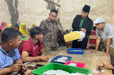 Perusahaan Rokok Ilegal Tanpa Pita Cukai Di Sampang Marak