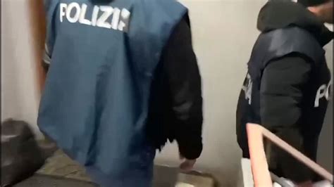 Nuovo Blitz A Caivano Un Arresto E Sequestro Di Armi E Droga