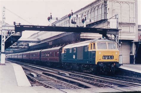 Br Hymek Class 35 D7041 At Exeter With A Rake Of Stanier C Flickr