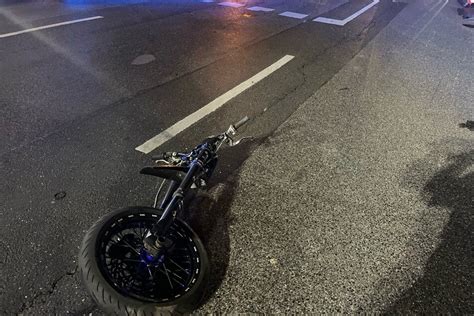 Fataler Unfall In J Chen Zwei Motorradfahrer Bei Unfall Mit Auto