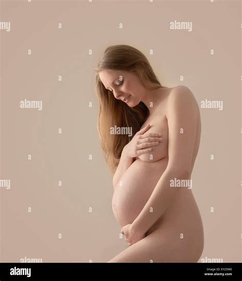 Portrait Of A Nude Pregnant Woman Stock Photo Alamy