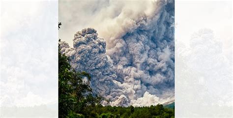 El Volc N Indonesio Merapi De Los M S Activos Del Mundo Entra En