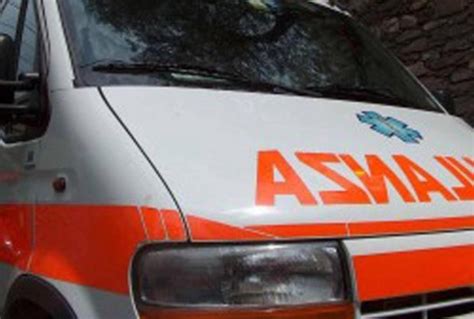 dà fuoco alla moglie in auto e poi la uccide a mani nude Tiscali Notizie