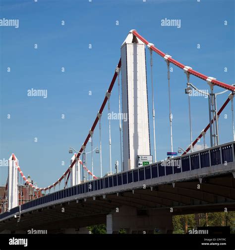 Chelsea Bridge Over River Thames London Uk Stock Photo Alamy